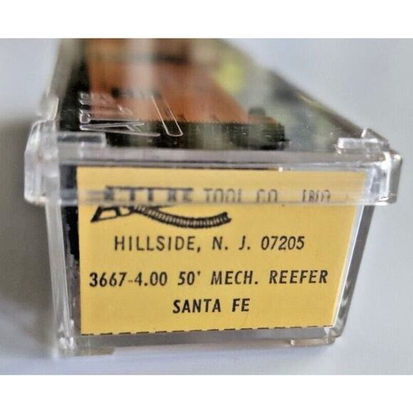 Atlas Santa Fe 50' Mech. Reefer MTC Car N Scale Santa Fe All The Way U105-38 - Picture 10 of 11
